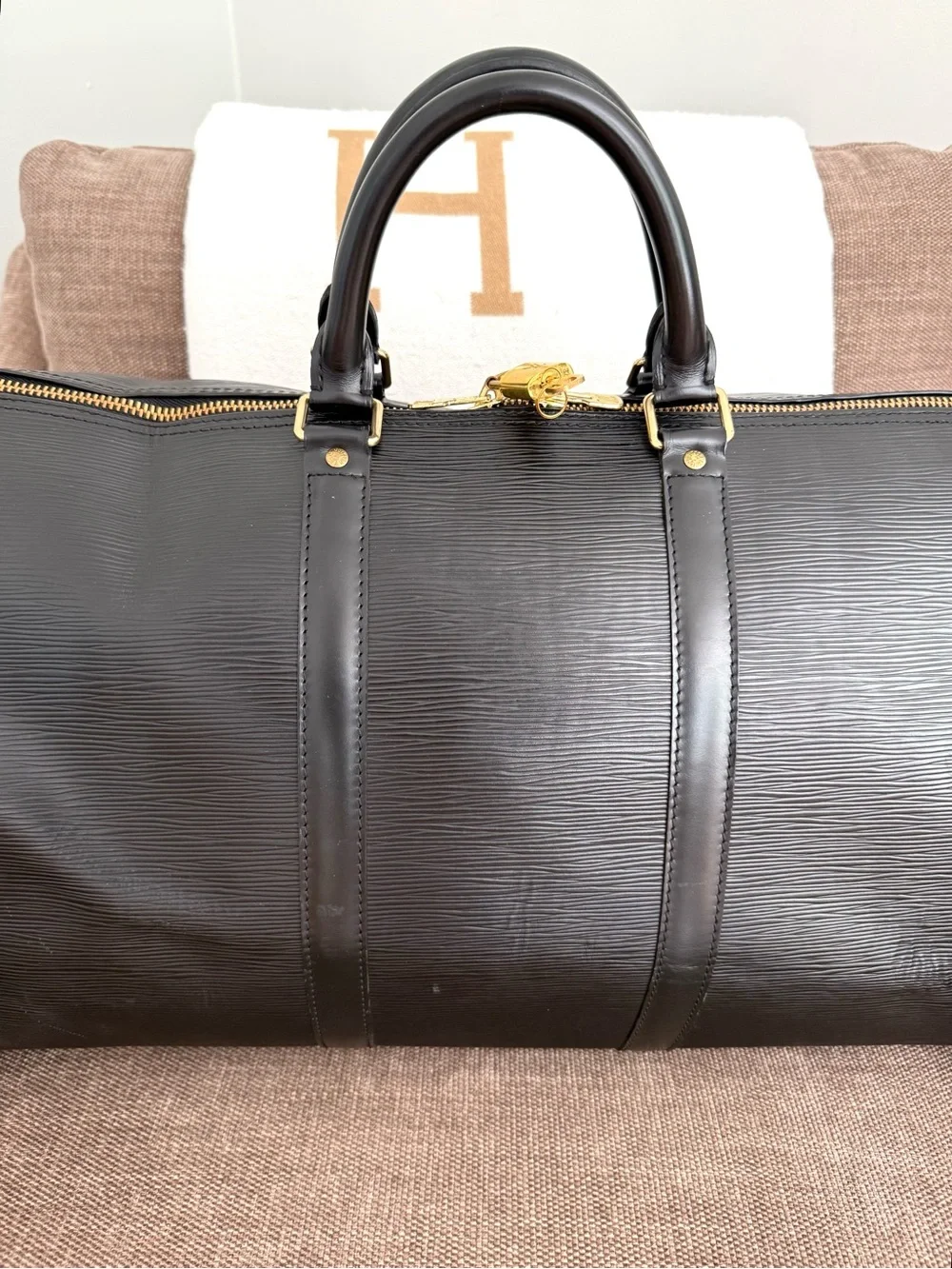Authentic Louis Vuitton unisex Keepall 50 travel bag black Epi leather M42962